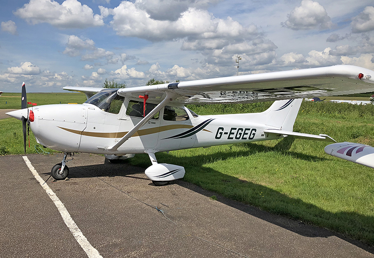 Echo-Flying Cessna 172R Skyhawk G-EGEG